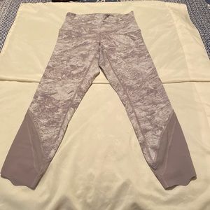 Lululemon High Waisted Scalloped Leggings - 23”